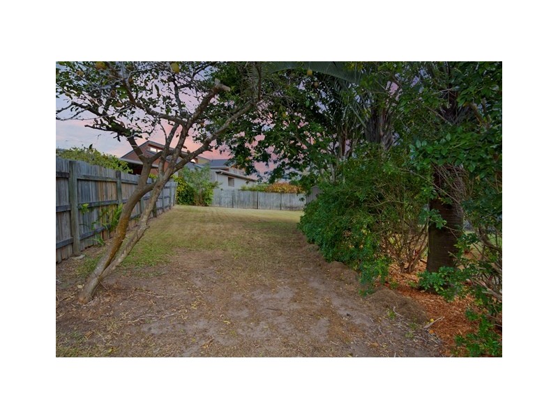 16 Natone Court, Edens Landing QLD 4207