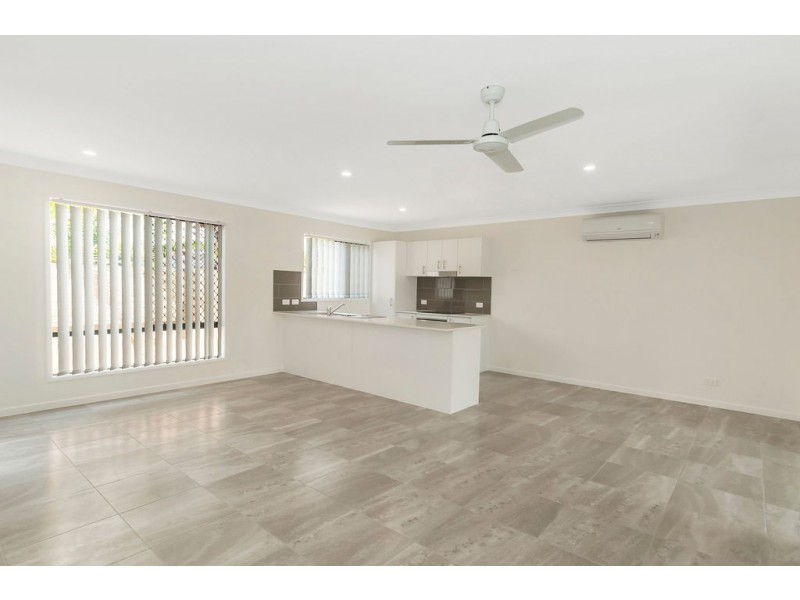 18-1 Richards St (accessed on Pinelands St), Loganlea QLD 4131