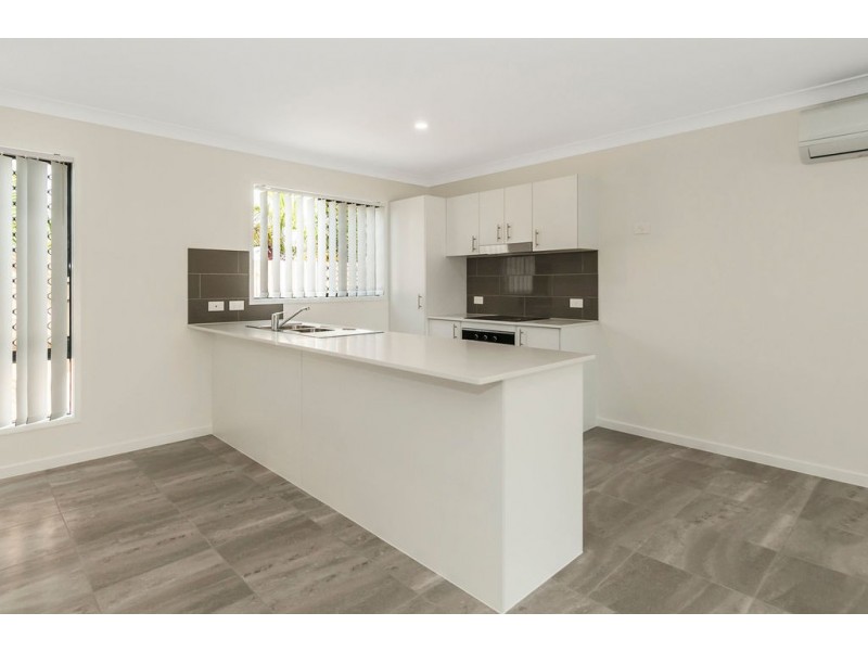 18-1 Richards St (accessed on Pinelands St), Loganlea QLD 4131