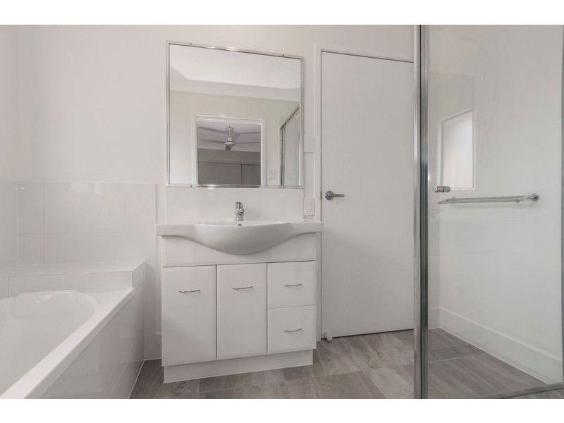 18-1 Richards St (accessed on Pinelands St), Loganlea QLD 4131