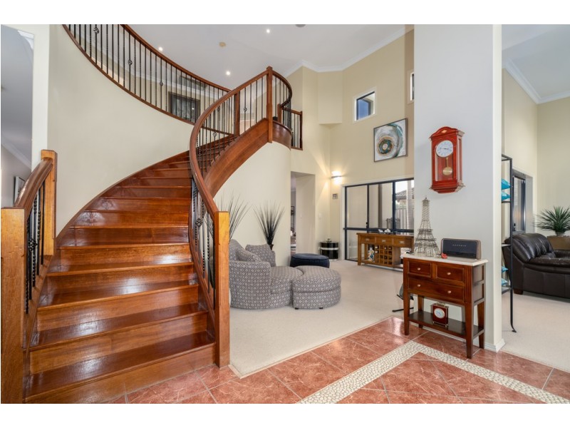 7 The Avenue, Windaroo QLD 4207