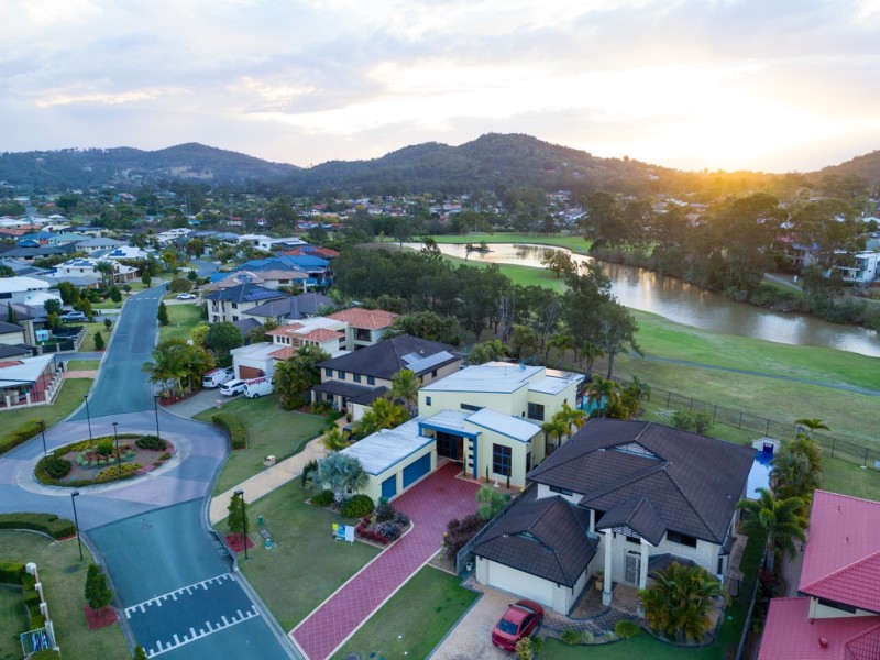 7 The Avenue, Windaroo QLD 4207