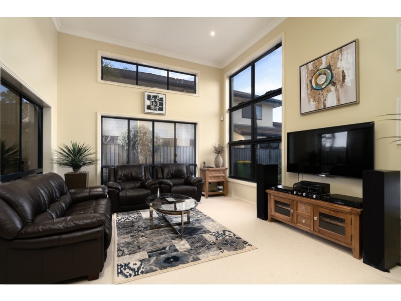 7 The Avenue, Windaroo QLD 4207