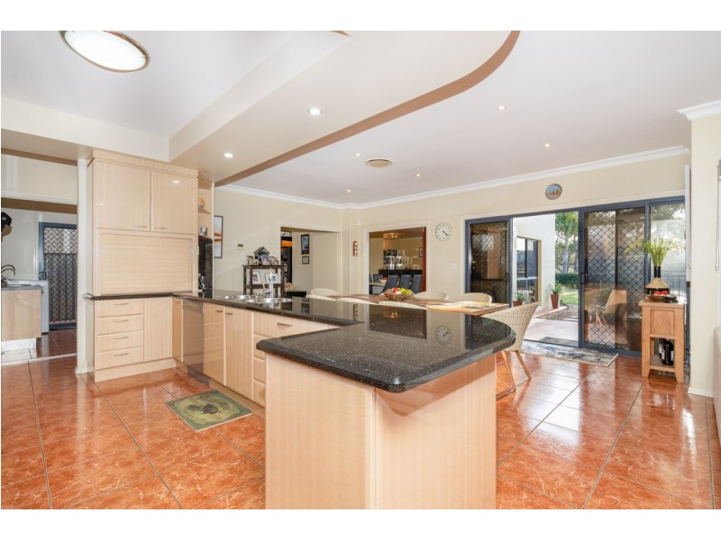 7 The Avenue, Windaroo QLD 4207