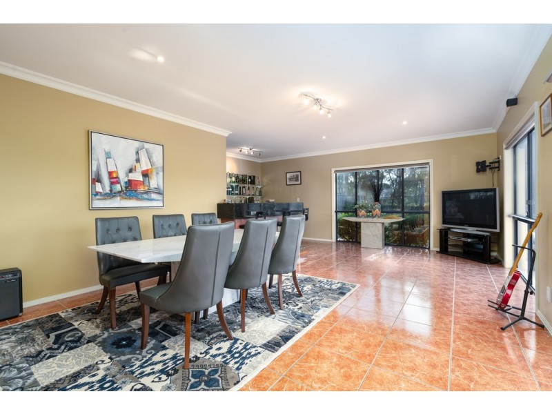 7 The Avenue, Windaroo QLD 4207