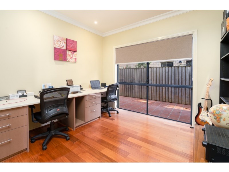 7 The Avenue, Windaroo QLD 4207