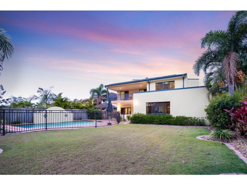 7 The Avenue, Windaroo QLD 4207