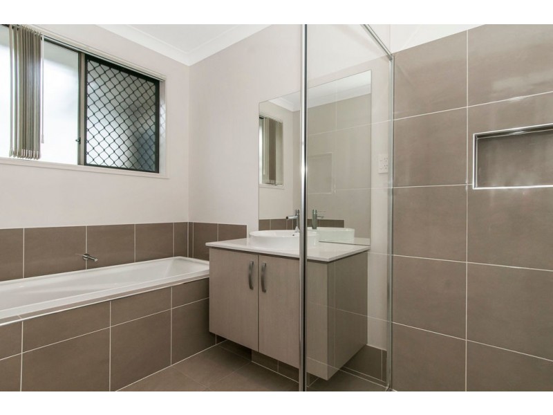 26 Skelbrook Road, Park Ridge QLD 4125