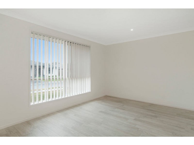 26 Skelbrook Road, Park Ridge QLD 4125