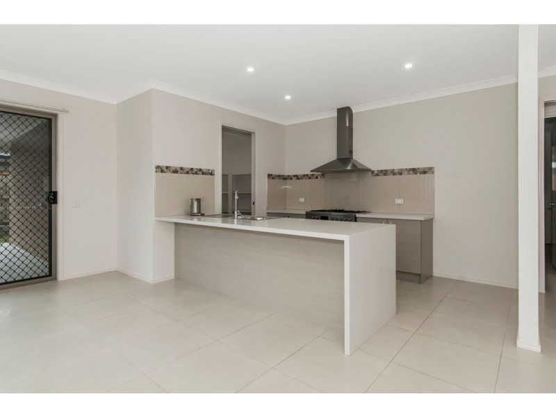 26 Skelbrook Road, Park Ridge QLD 4125