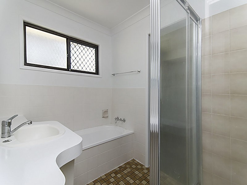 18 Royena Crt, Crestmead QLD 4132