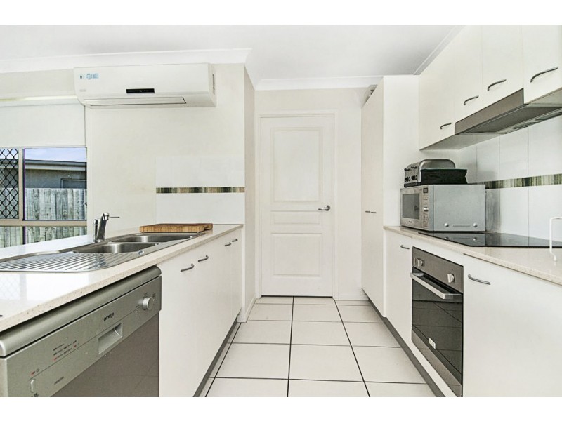 15 Frankland Ave, Waterford QLD 4133