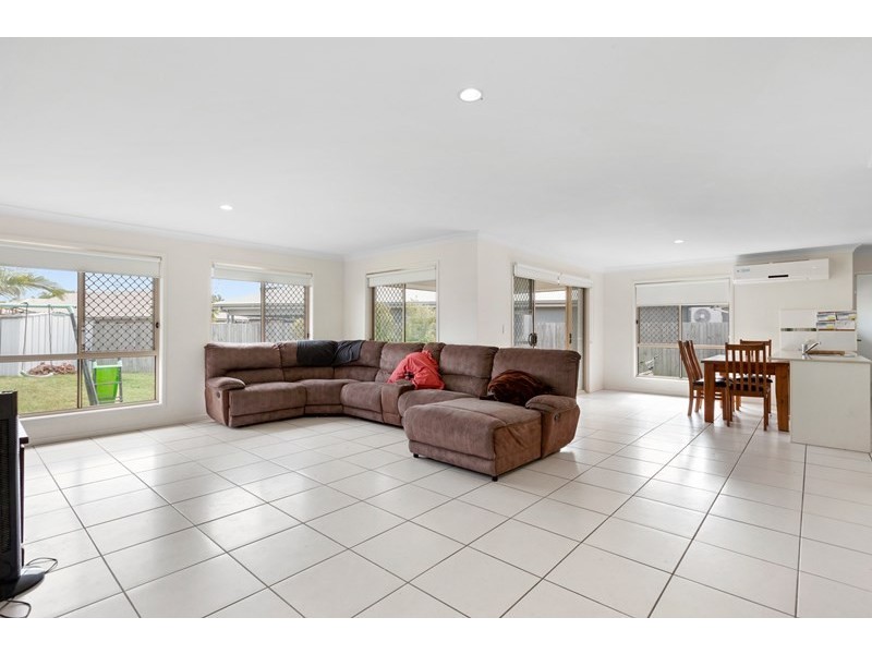 15 Frankland Ave, Waterford QLD 4133