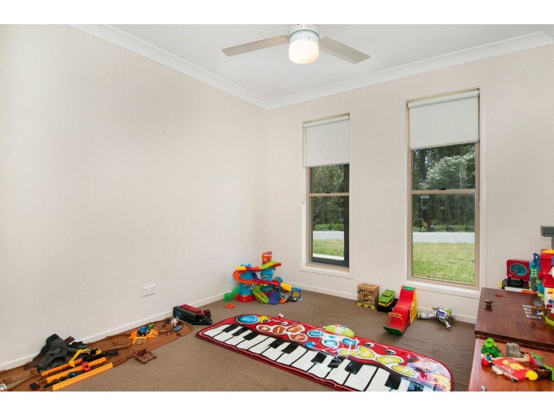 15 Frankland Ave, Waterford QLD 4133