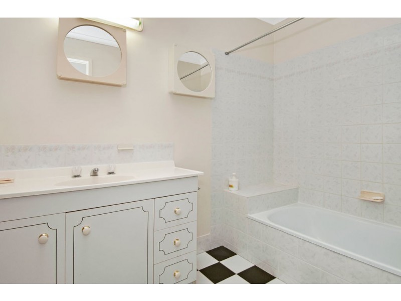 18 Palm Ct, Bethania QLD 4205