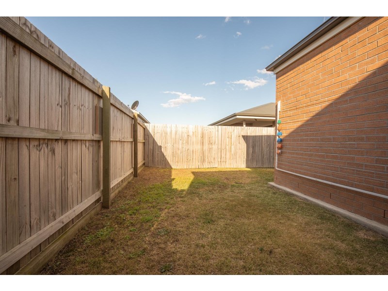 11 Copal Drive, Logan Reserve QLD 4133