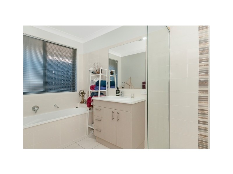 60 Cobblestone Ave, Logan Reserve QLD 4133