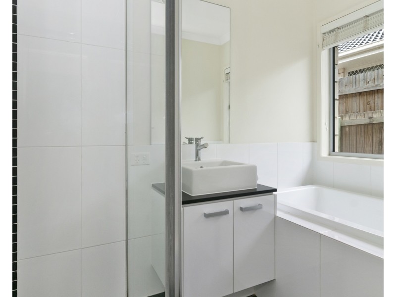 33 Frankland Ave, Waterford QLD 4133