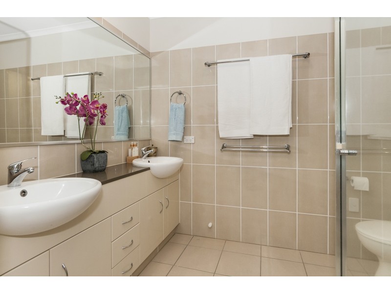 Villa 32 Palm Lakes, Waterford QLD 4133