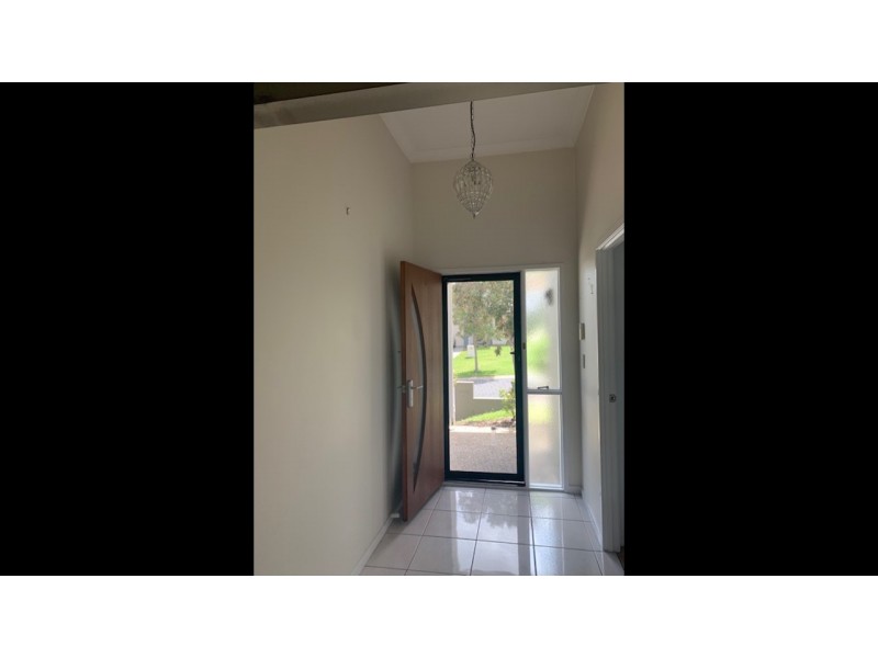 7 Carnarvon Cres, Waterford QLD 4133