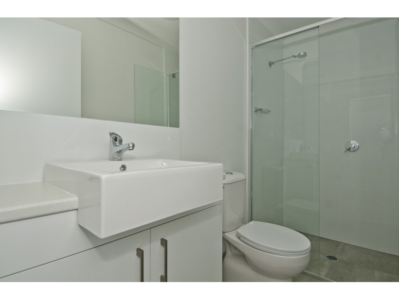 18-2 Alice Street, Kingston QLD 4114