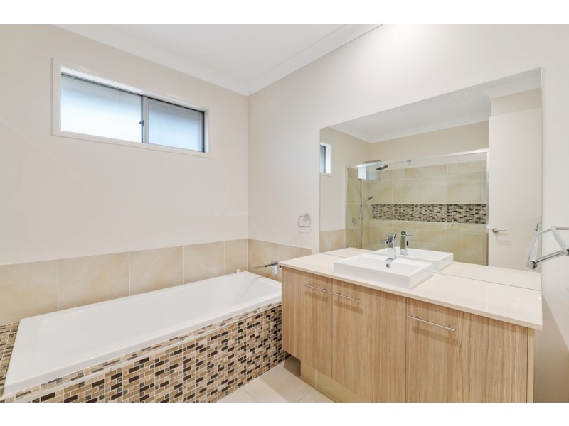 38 Kookaburra Circuit, Rochedale QLD 4123