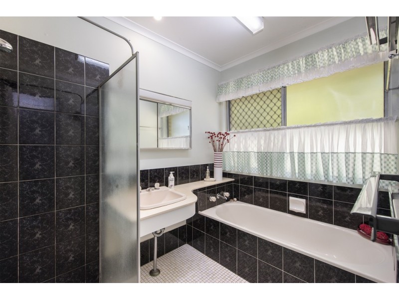 9-11 Richards Street, Loganlea QLD 4131