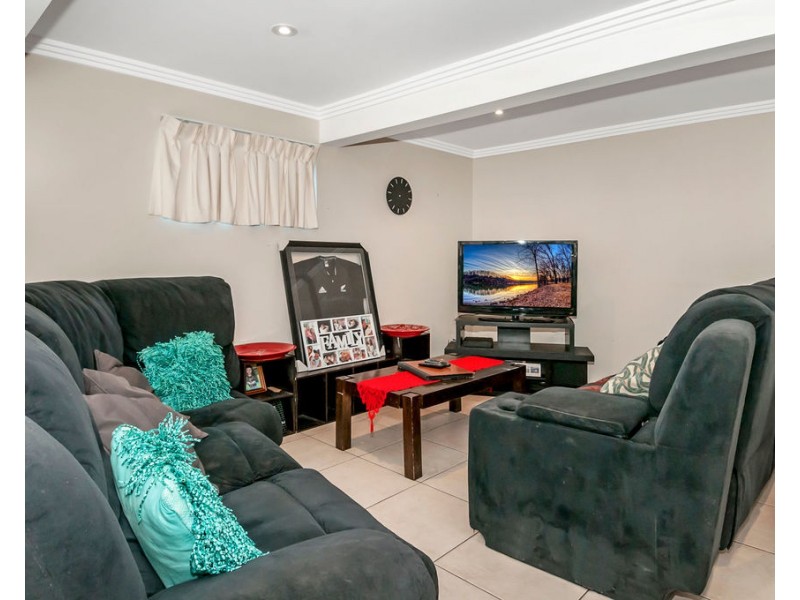 1a Pinelands Street, Loganlea QLD 4131