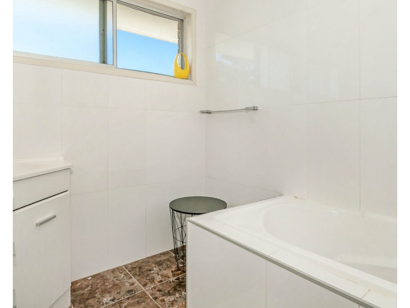 1a Pinelands Street, Loganlea QLD 4131