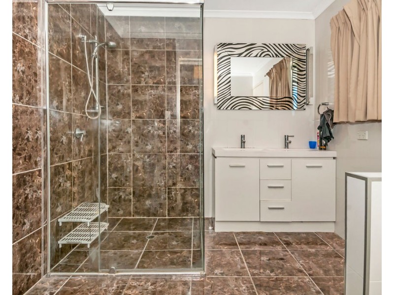 1a Pinelands Street, Loganlea QLD 4131