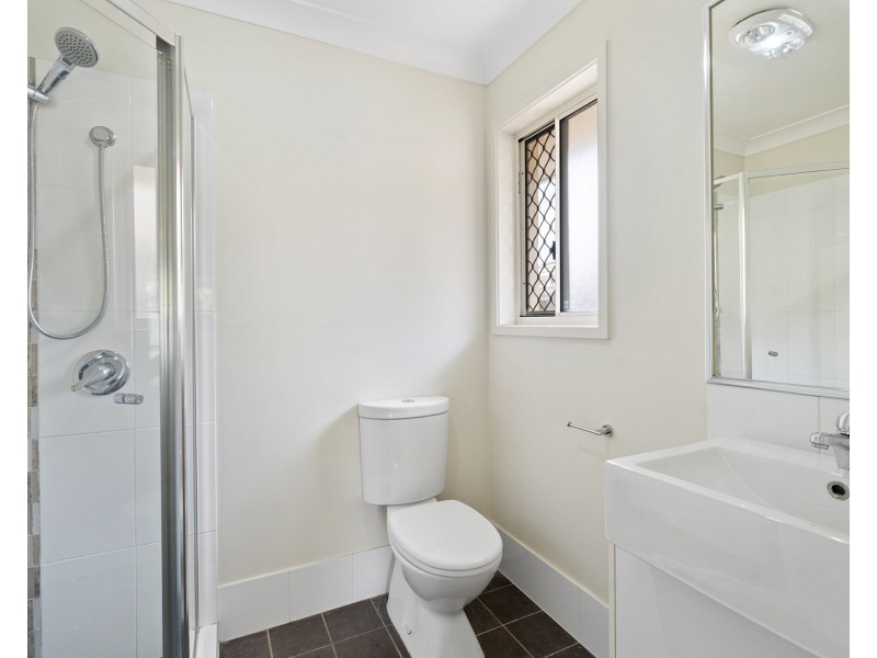 17 Frankland Ave, Waterford QLD 4133