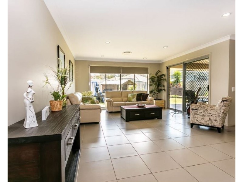 3 Wallaman Close, Waterford QLD 4133
