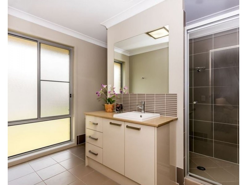 3 Wallaman Close, Waterford QLD 4133