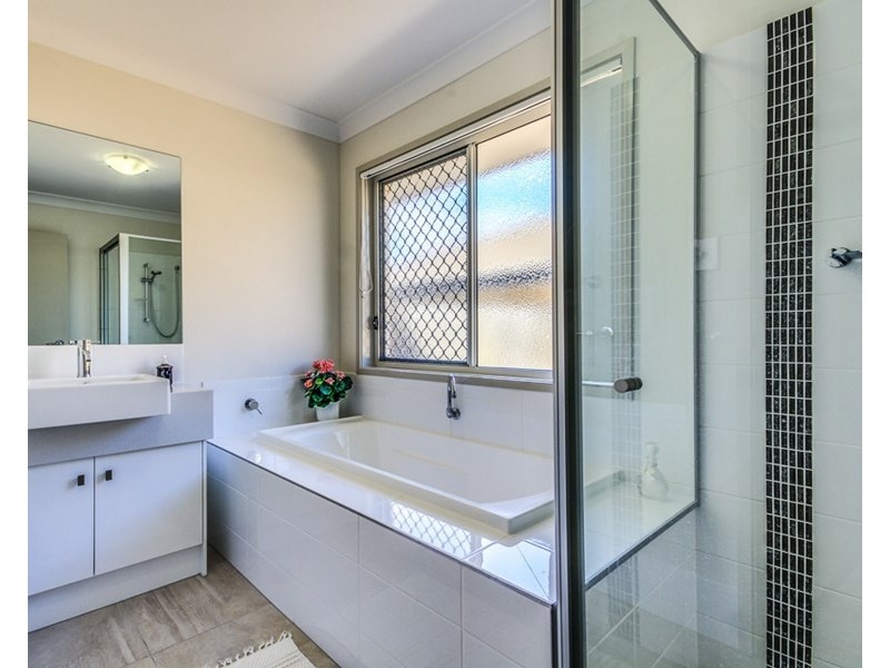 31 Frankland Ave, Waterford QLD 4133