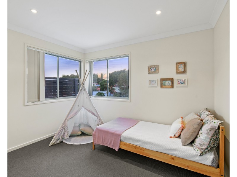 53 Whites Rd, Chermside West QLD 4032