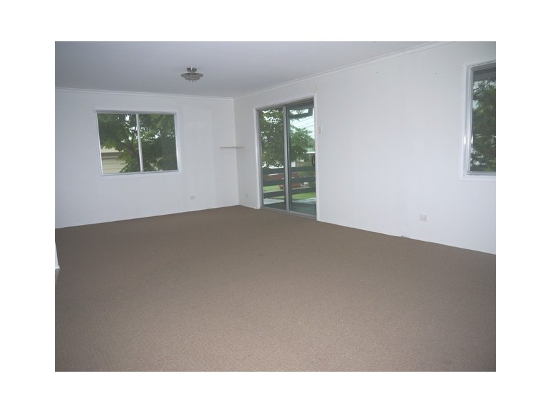 7 Pinewood St, Crestmead QLD 4132