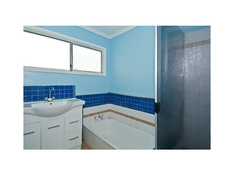 9 Pinewood St, Crestmead QLD 4132