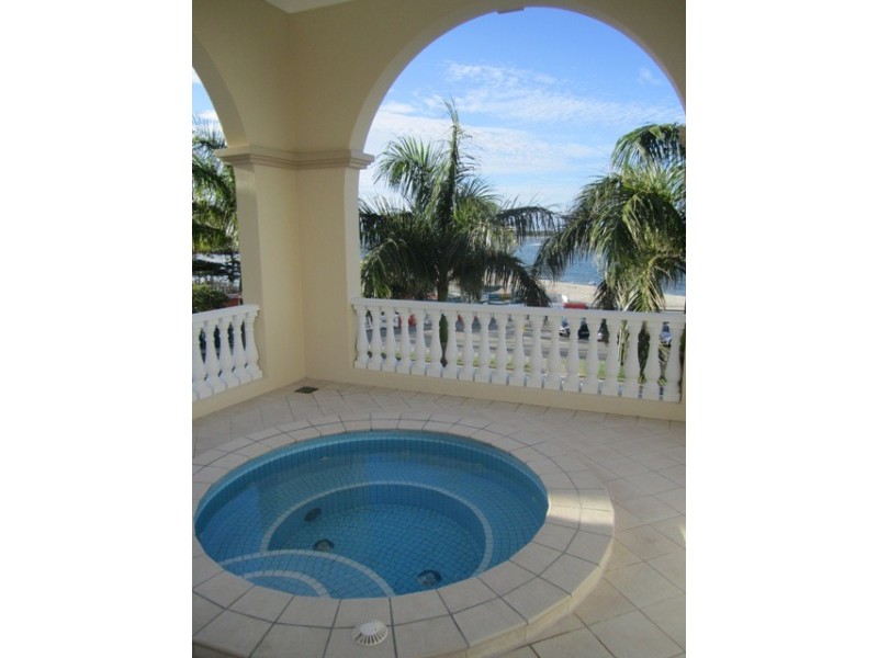 611/ 352-360 Marine Parade, Labrador QLD 4215