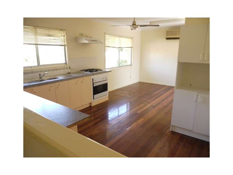 81 Nujooloo Rd, Slacks Creek QLD 4127