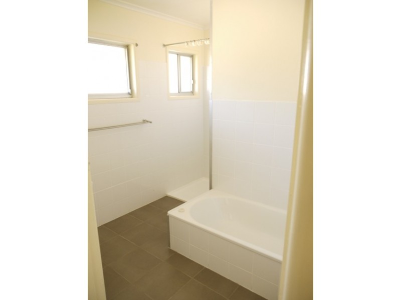 81 Nujooloo Rd, Slacks Creek QLD 4127