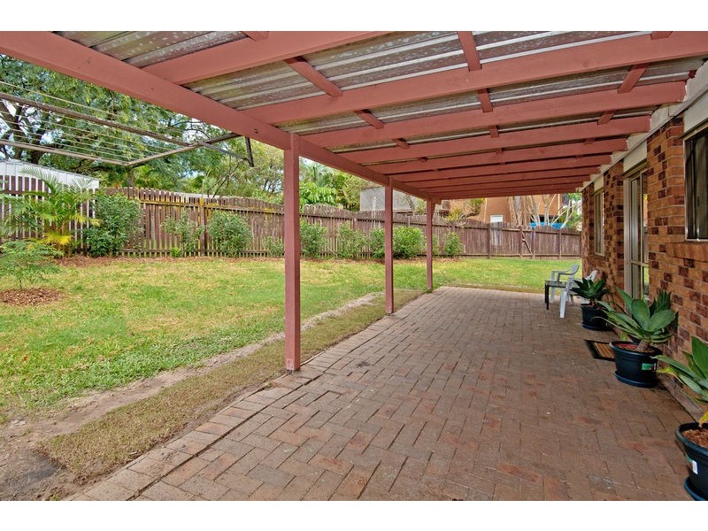 4 Katrina Cres, Waterford West QLD 4133