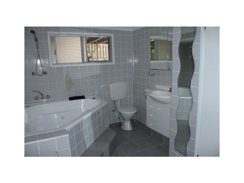 10 Katrina Cres, Waterford West QLD 4133