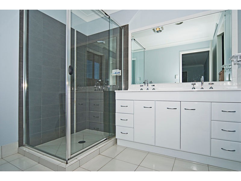 57 Overland Drive, Edens Landing QLD 4207