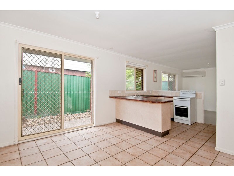 16 Trulson Dr, Crestmead QLD 4132