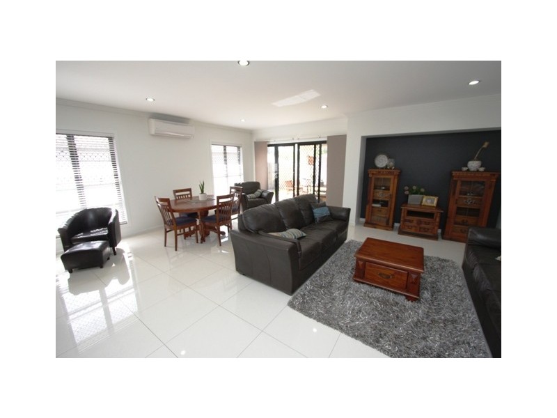 25 Kenilworth Cres, Waterford QLD 4133