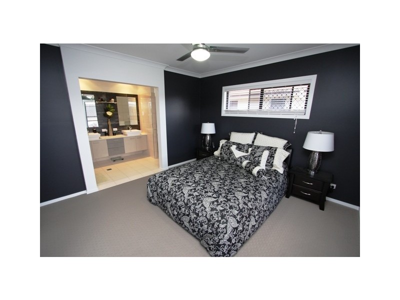 25 Kenilworth Cres, Waterford QLD 4133