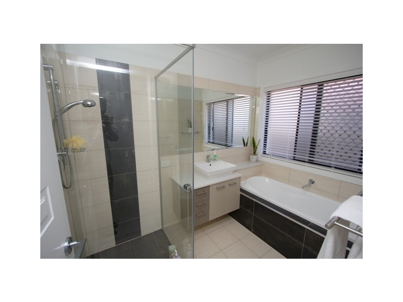 25 Kenilworth Cres, Waterford QLD 4133