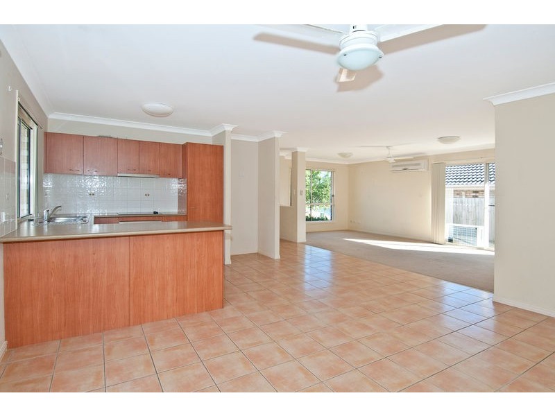16 Rachel Drive, Crestmead QLD 4132