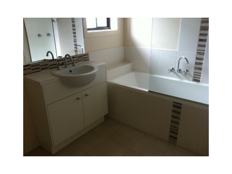 2 Somerset Tce, Holmview QLD 4207