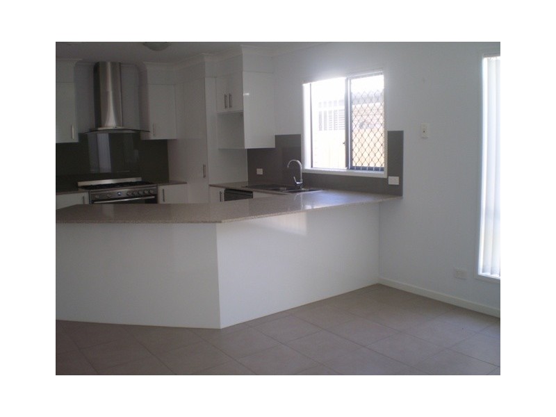 12 Wallaman Close, Waterford QLD 4133